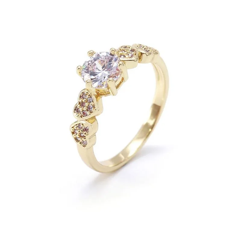 Aliança de casamento romântica com design prateado